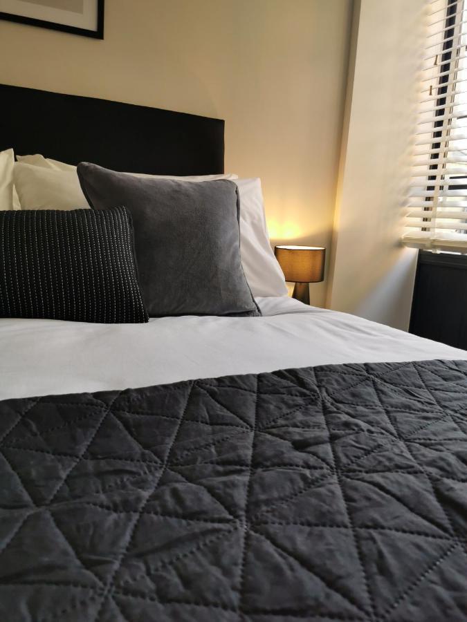 Axiom Apartment - Beautiful Stylish 2 Bed. Cheltenham Bagian luar foto