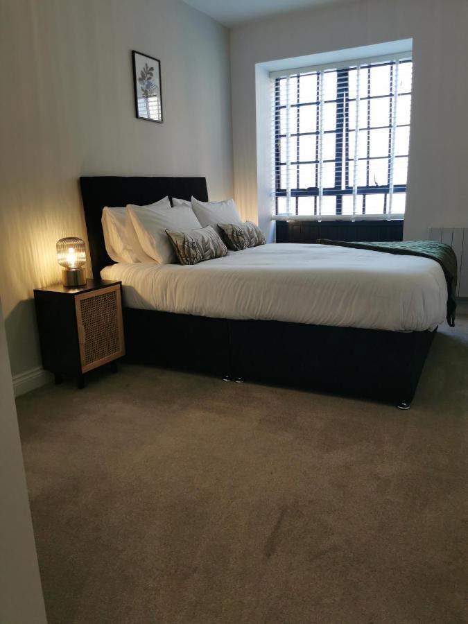 Axiom Apartment - Beautiful Stylish 2 Bed. Cheltenham Bagian luar foto