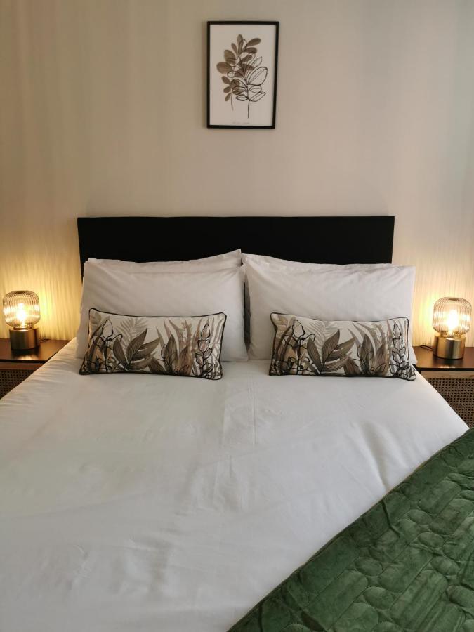 Axiom Apartment - Beautiful Stylish 2 Bed. Cheltenham Bagian luar foto