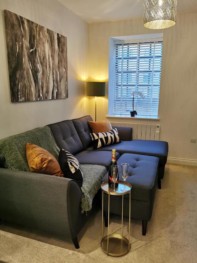 Axiom Apartment - Beautiful Stylish 2 Bed. Cheltenham Bagian luar foto