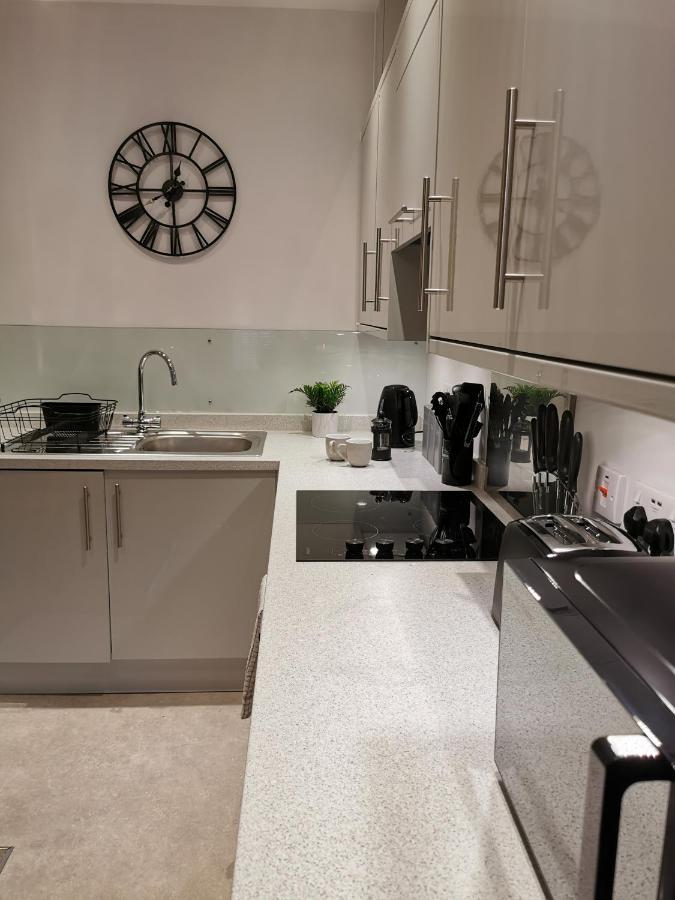 Axiom Apartment - Beautiful Stylish 2 Bed. Cheltenham Bagian luar foto