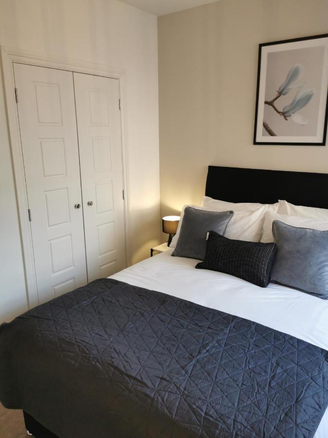 Axiom Apartment - Beautiful Stylish 2 Bed. Cheltenham Bagian luar foto